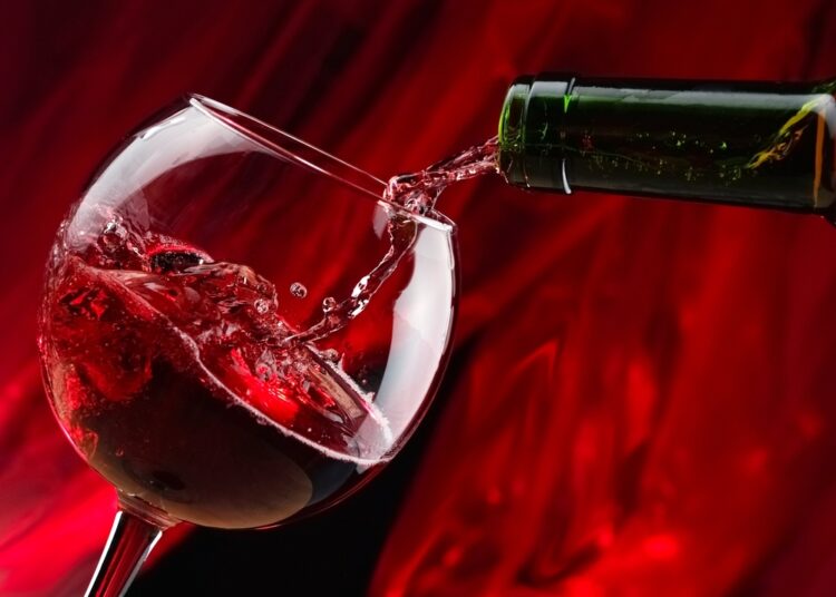 Beneficiile pe care consumul de vin roșu le are pentru sănătatea noastră