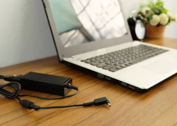 Tu știai aceste lucruri despre încărcătorul laptopului tău?